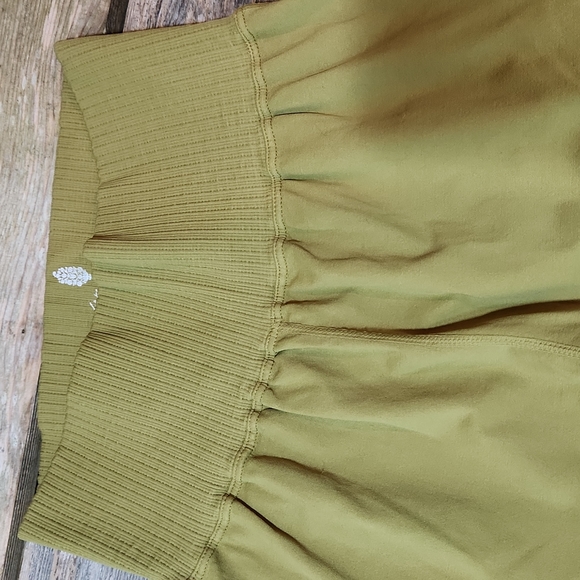 FP Movement Good Karma Flare Leggings Dusty Military M/L FP082 NWOT - Picture 4 of 7